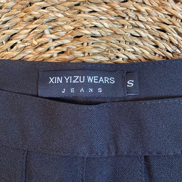 Classic Black Pleated Skirt - Picture 4 of 4